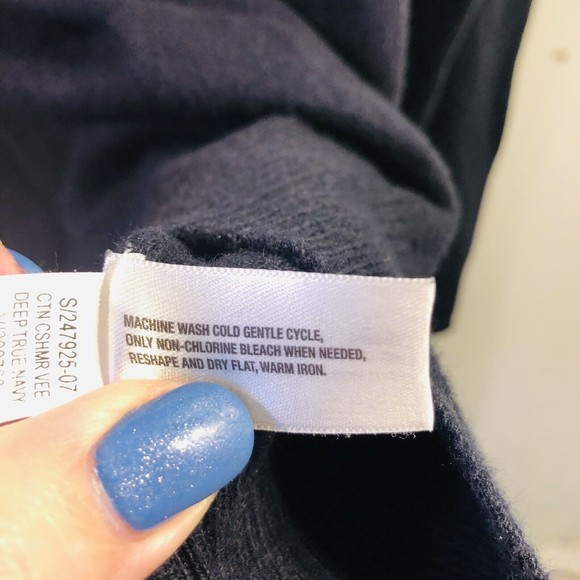 Men’s Gap Cashmere & Cotton Blend V-neck Dark Navy Blue Sweater Sz Large - Picture 5 of 10